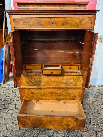 Sølvtøjsskab Kr. 2350,-