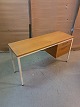 Lille skrivebord Kr. 600,-