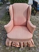 Overpolstret lænestol i stof.Kr. 2.200,-