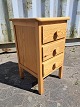 Lille kommode Kr. 350,-