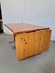 Spisebord med klap. Kr. 1800,-