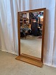 Spejl med hylde Kr. 750,-