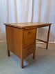 Lille skrivebord Kr. 850,-